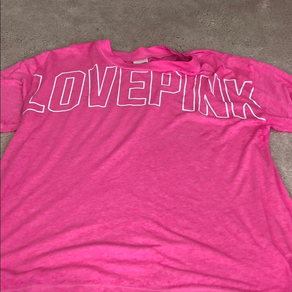 vs pink t shirt size xs but fits up to medium
